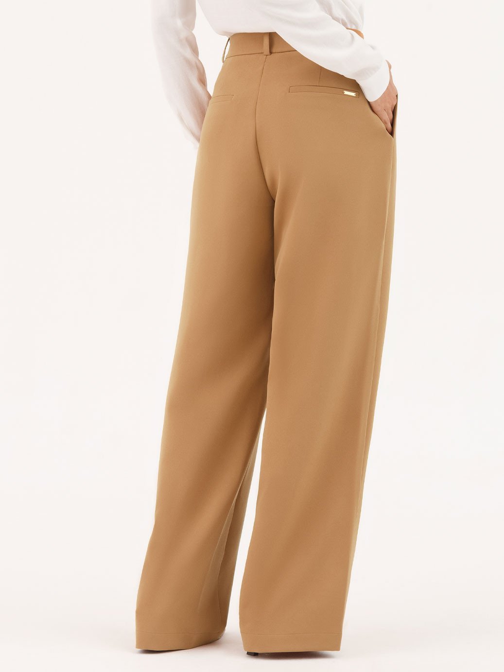 19200602 calca wide leg canela camila 10501704 blusa off white branca elina 1 1