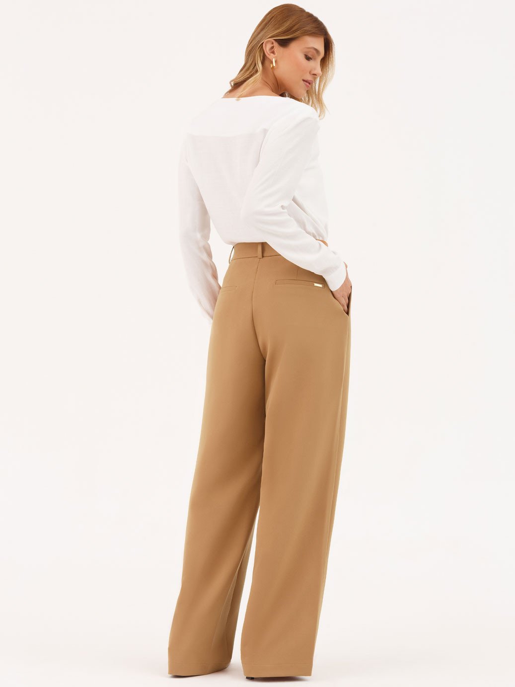 19200602 calca wide leg canela camila 10501704 blusa off white branca elina 1 3