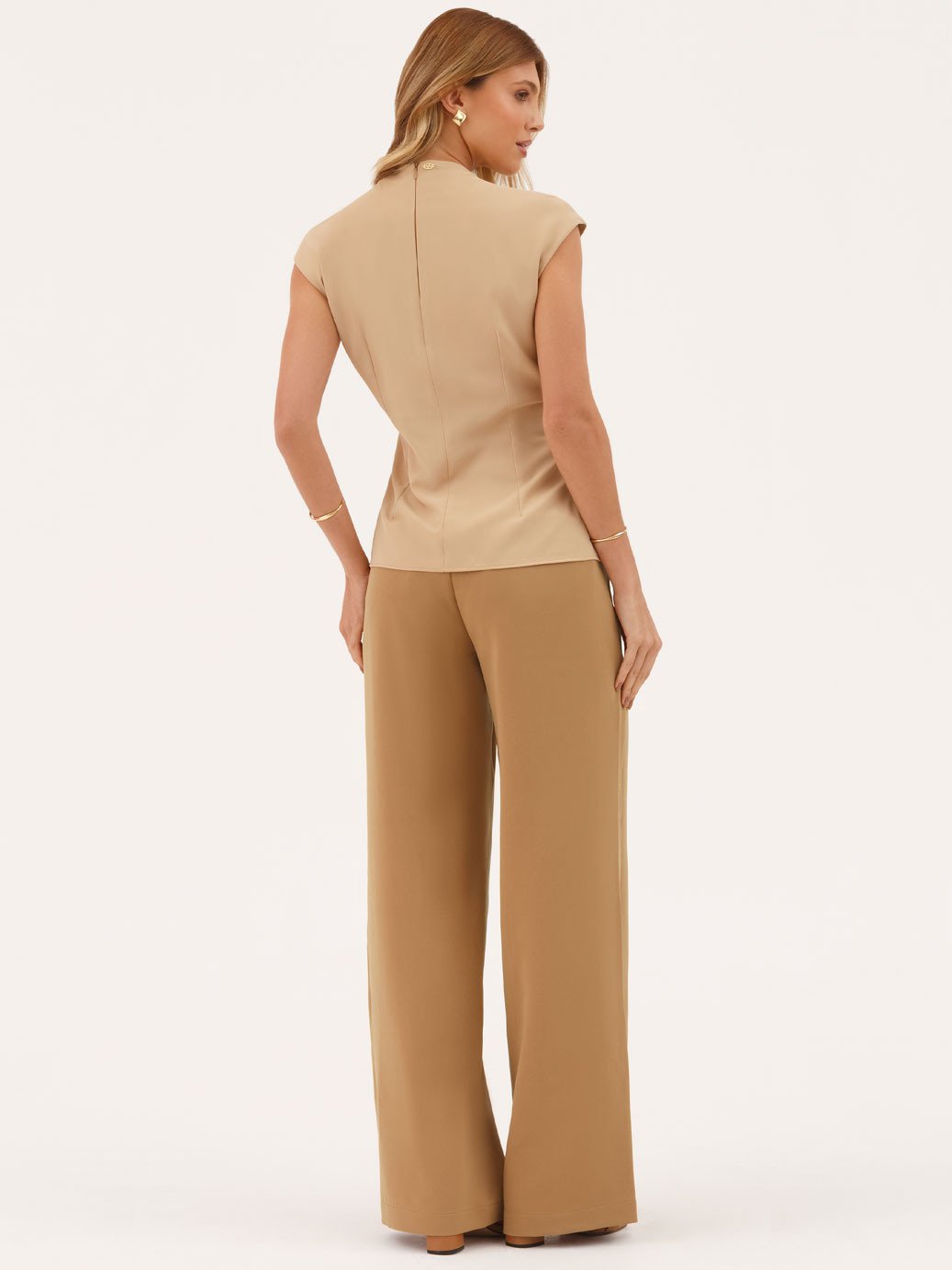 19200602 calca wide leg canela camila 10501754 blusa manga curta bege leuna 1 2