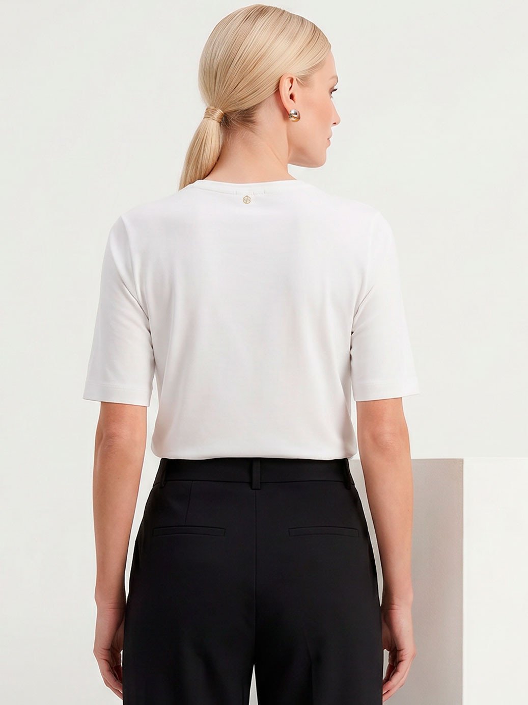 10501440 blusa malha de algodao off white daiela 19200122 calca alfaitaria preta timotea 2