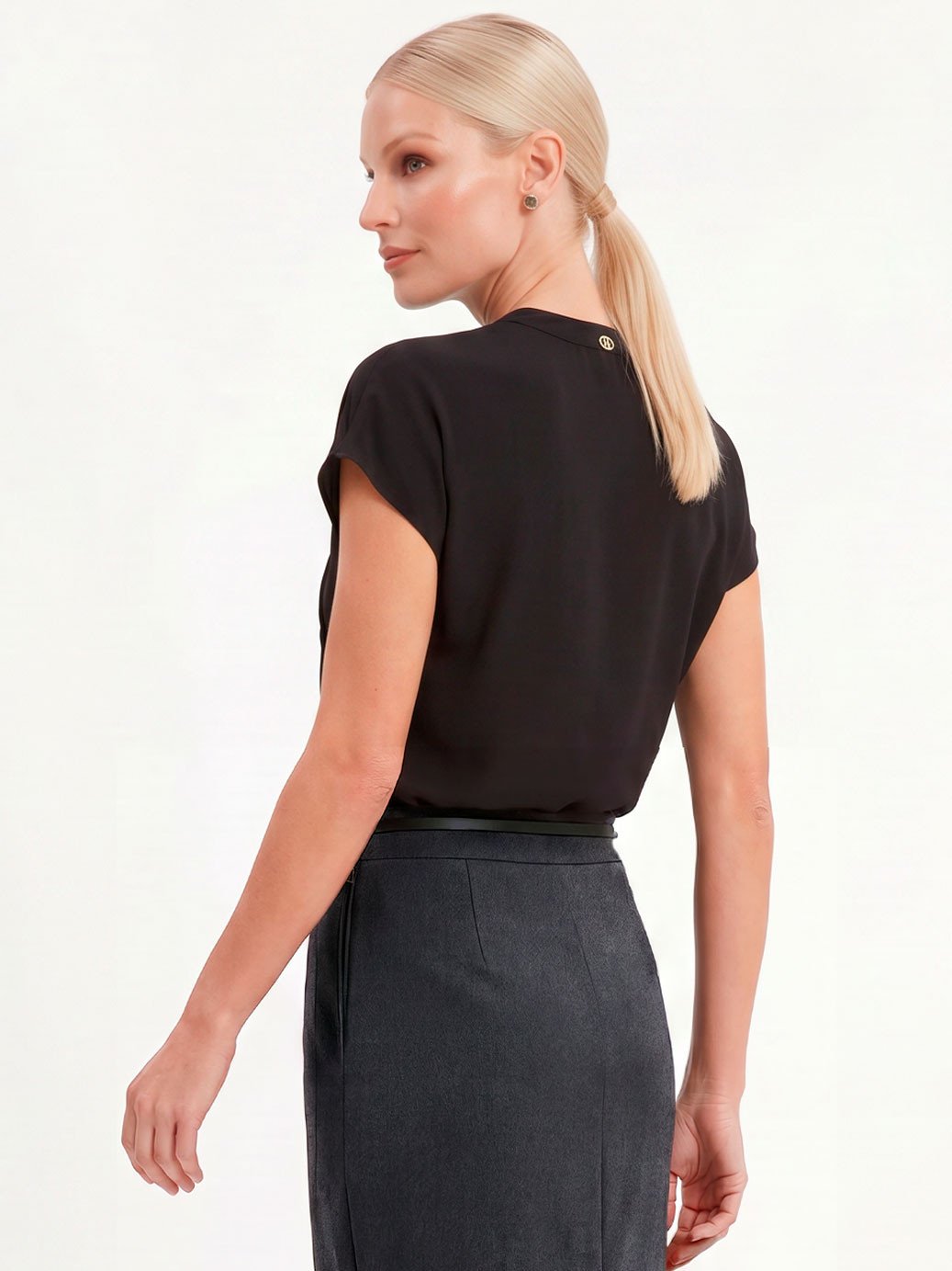10501452 blusa preta neia 11000307 saia lapis alfaiataria cinza escuro amara 2