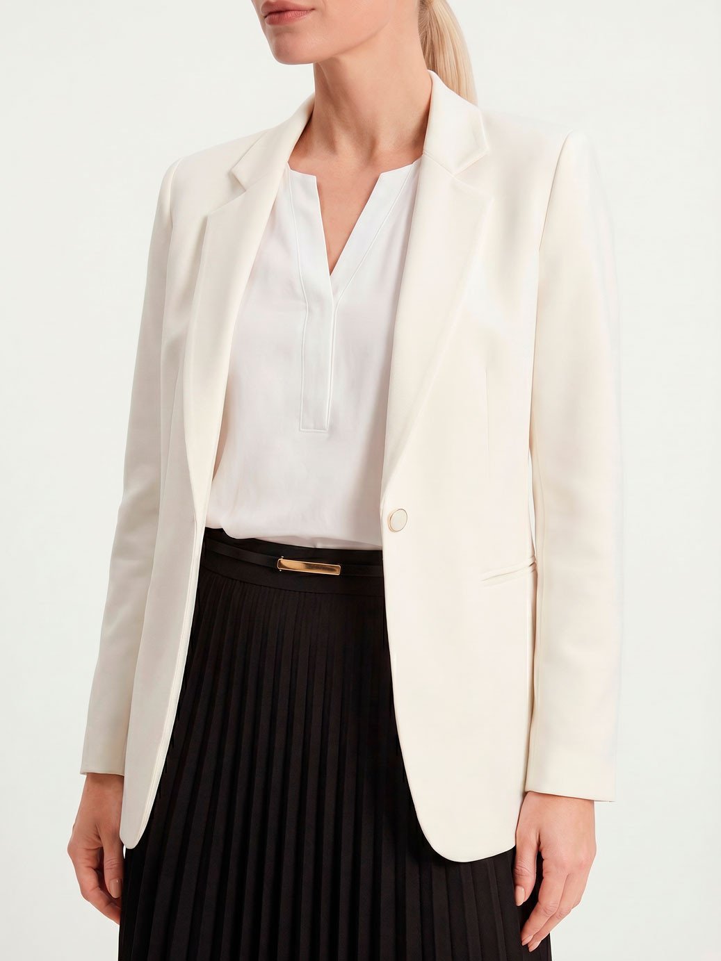 11000308 saia plissada preta antonieta 11400337 blazer off white feminino liana 10800351 blusa off white josiela