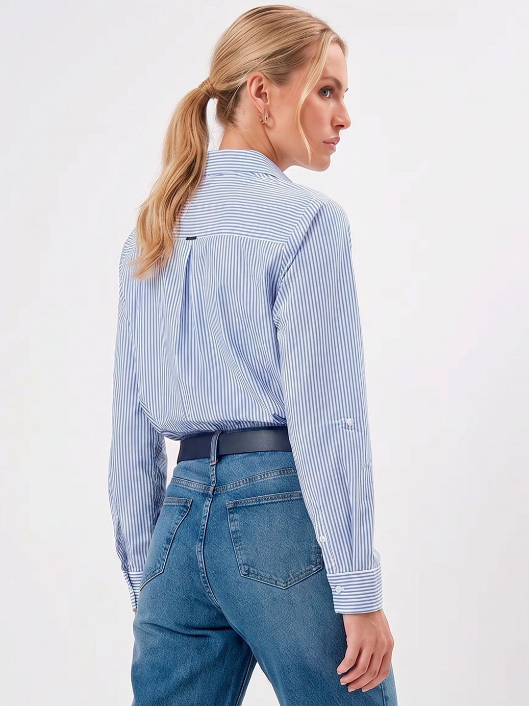 10202080 camisa oversized listrada selena 19200430 calca jeans feminina selene 2