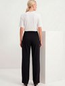 10501440 blusa malha de algodao off white daiela 19200122 calca alfaitaria preta timotea 2 2