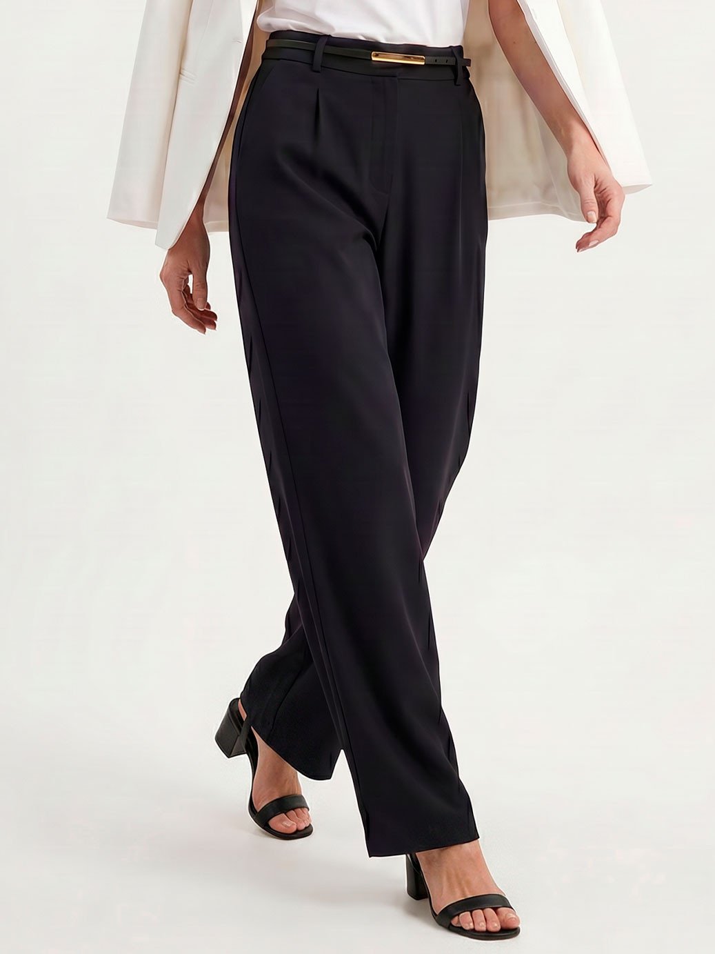10501440 blusa malha de algodao off white daiela 19200122 calca alfaitaria preta timotea 11400337 blazer off white feminino liana 3 1
