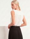 11000308 saia plissada preta antonieta 10800351 blusa off white josiela 1