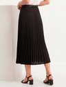 11000308 saia plissada preta antonieta 10800351 blusa off white josiela 1 1