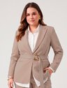 10501644 camisa boxi plus size off white taila 19200605 calca plus size bege lea 11400325 blazer bege kelya 2