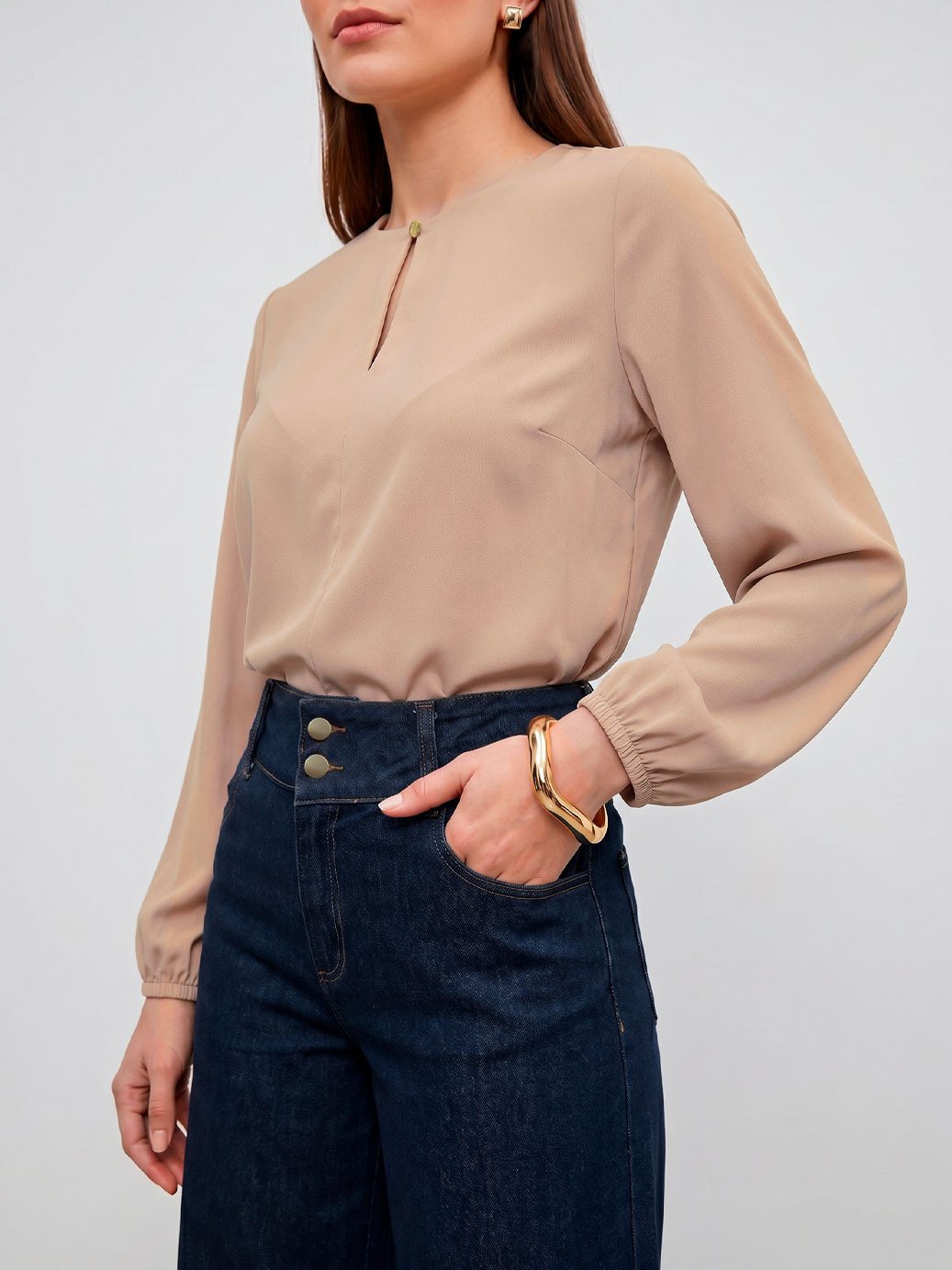 10501746 blusa manga longa bege anya 19200609 calca jeans pantalona azul escuro naya 1