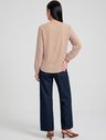 10501746 blusa manga longa bege anya 19200609 calca jeans pantalona azul escuro naya 1 1