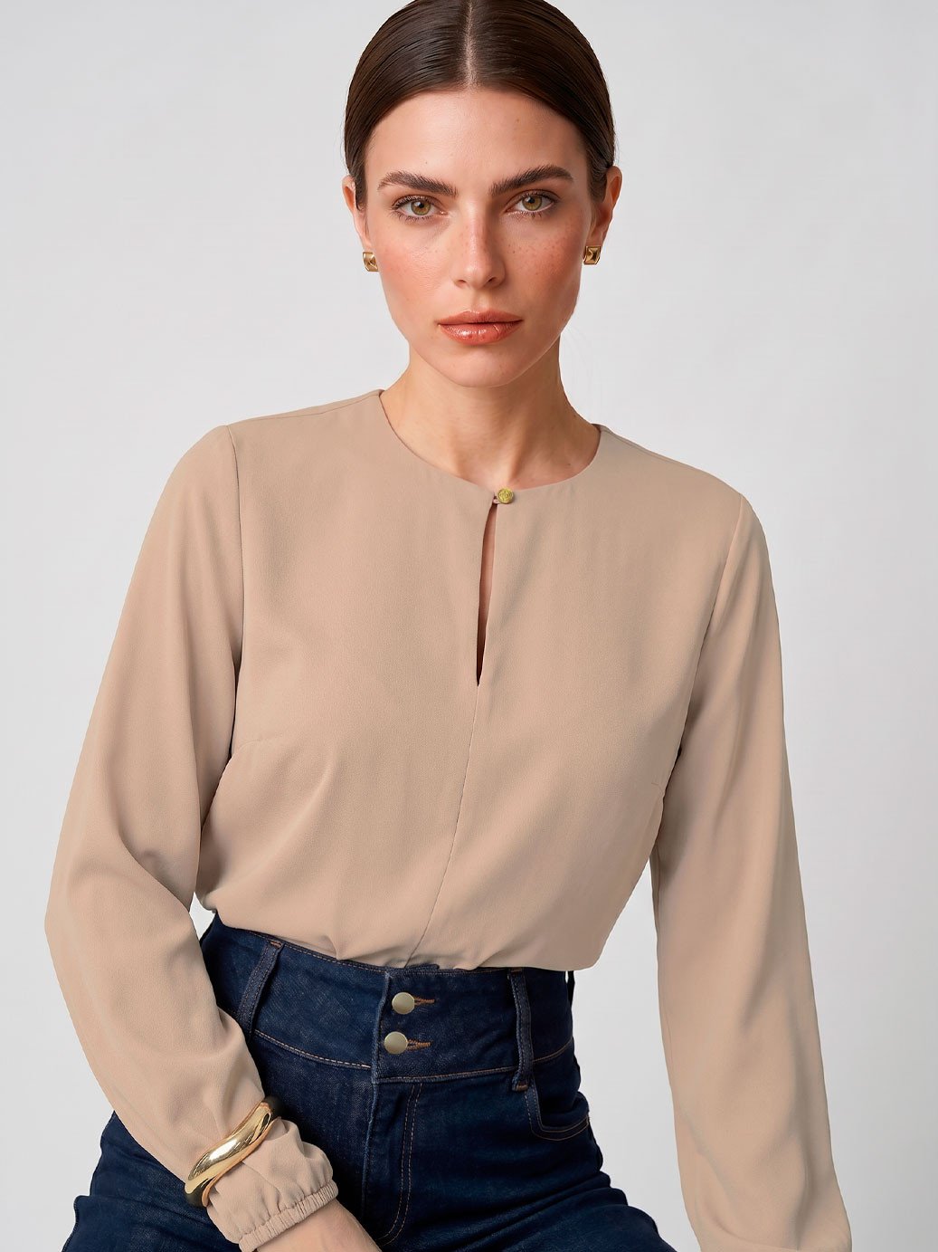 10501746 blusa manga longa bege anya 19200609 calca jeans pantalona azul escuro naya 2