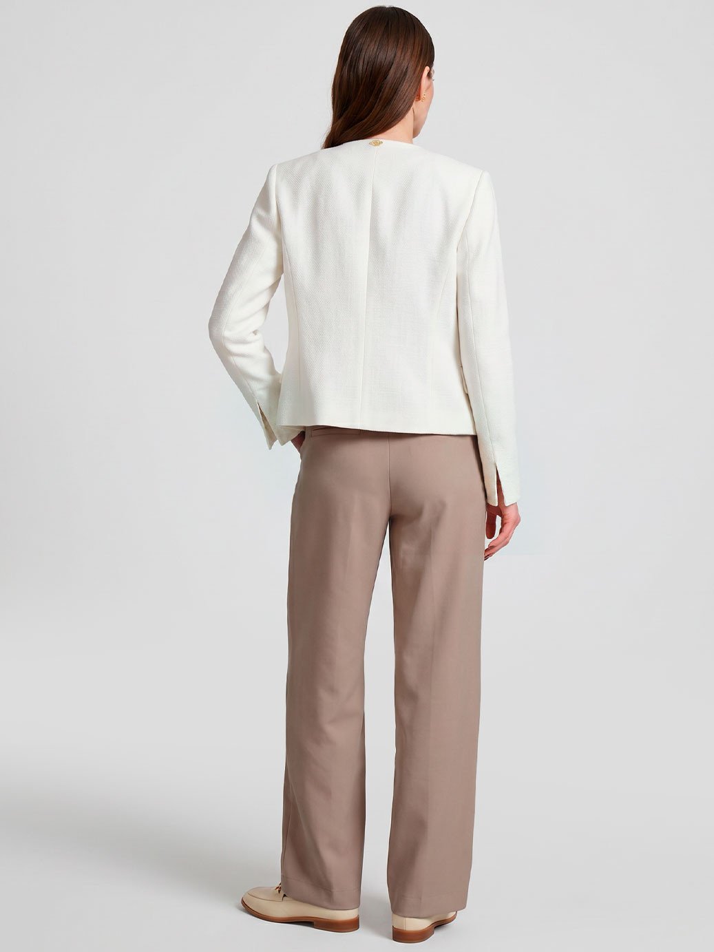 11400323 casaqueto off white mayana 19200603 calca bege adrya 1 2