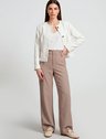 11400323 casaqueto off white mayana 19200603 calca bege adrya 2 3