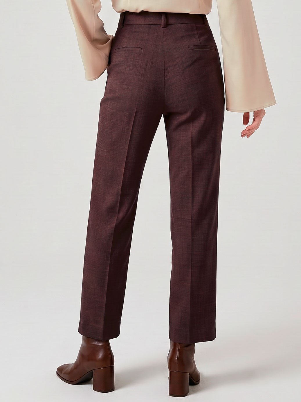 19200604 calca reta marrom tali 10202338 camisa manga longa gola notch bege marla 2 1
