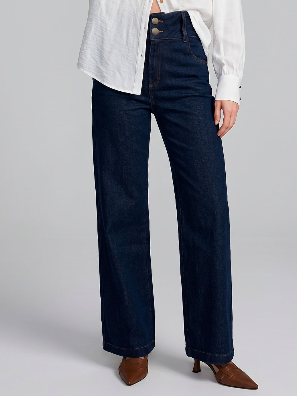 19200609 calca jeans pantalona azul escuro naya 10202325 camisa manga longa off white lilian 1 1