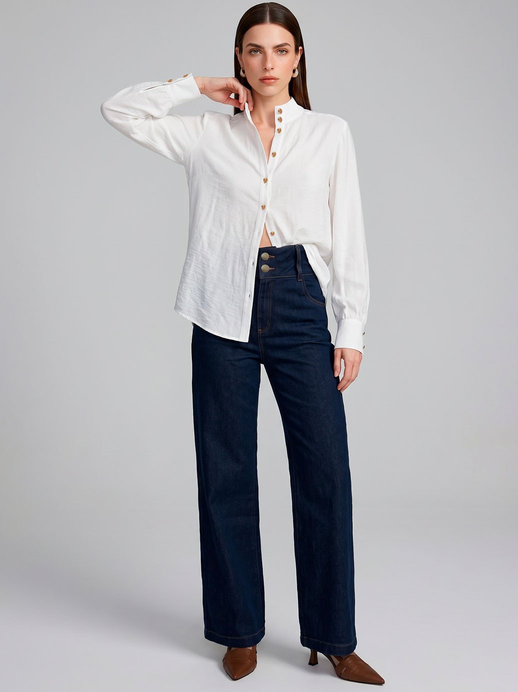 19200609 calca jeans pantalona azul escuro naya 10202325 camisa manga longa off white lilian 1 2