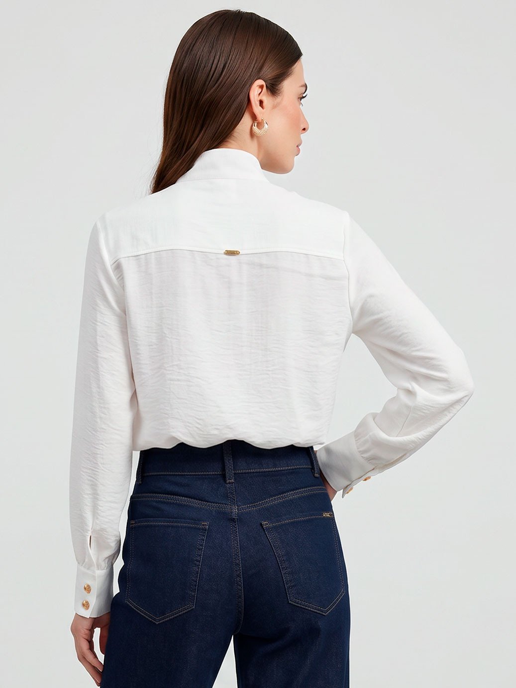 19200609 calca jeans pantalona azul escuro naya 10202325 camisa manga longa off white lilian 2