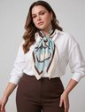 10501644 camisa boxi plus size off white taila 19200538 calca wide leg de alfaiataria plus size marrom cibele 10161100 lenco georgia