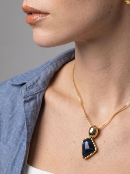 Colar Longo Dourado com Pingente de Pedra Natural Trancoso