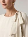 10501649 blusa manga curta em crepe aveia tessalia 3