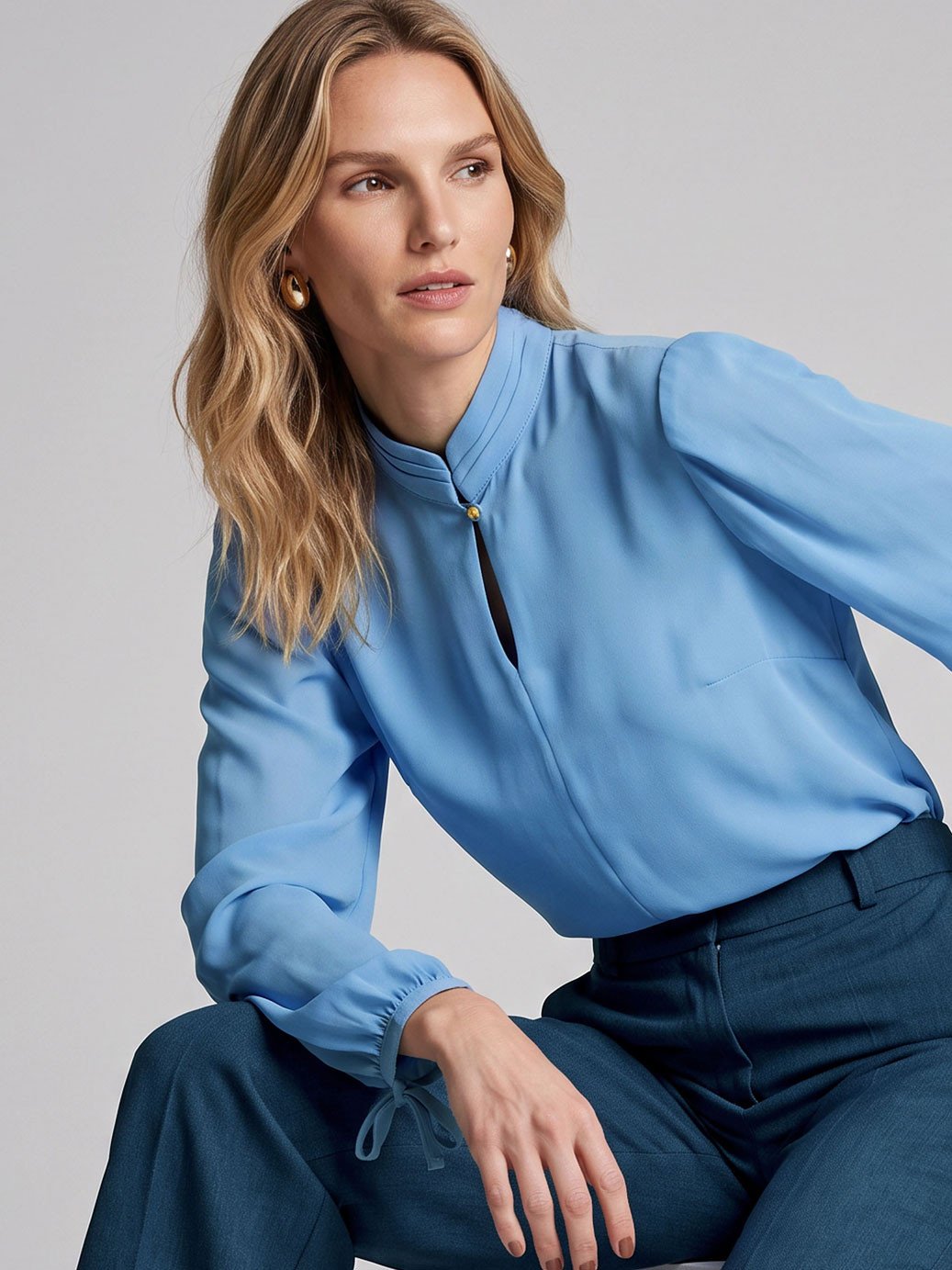 10501769 blusa com gola estruturada azul claro cauane 2