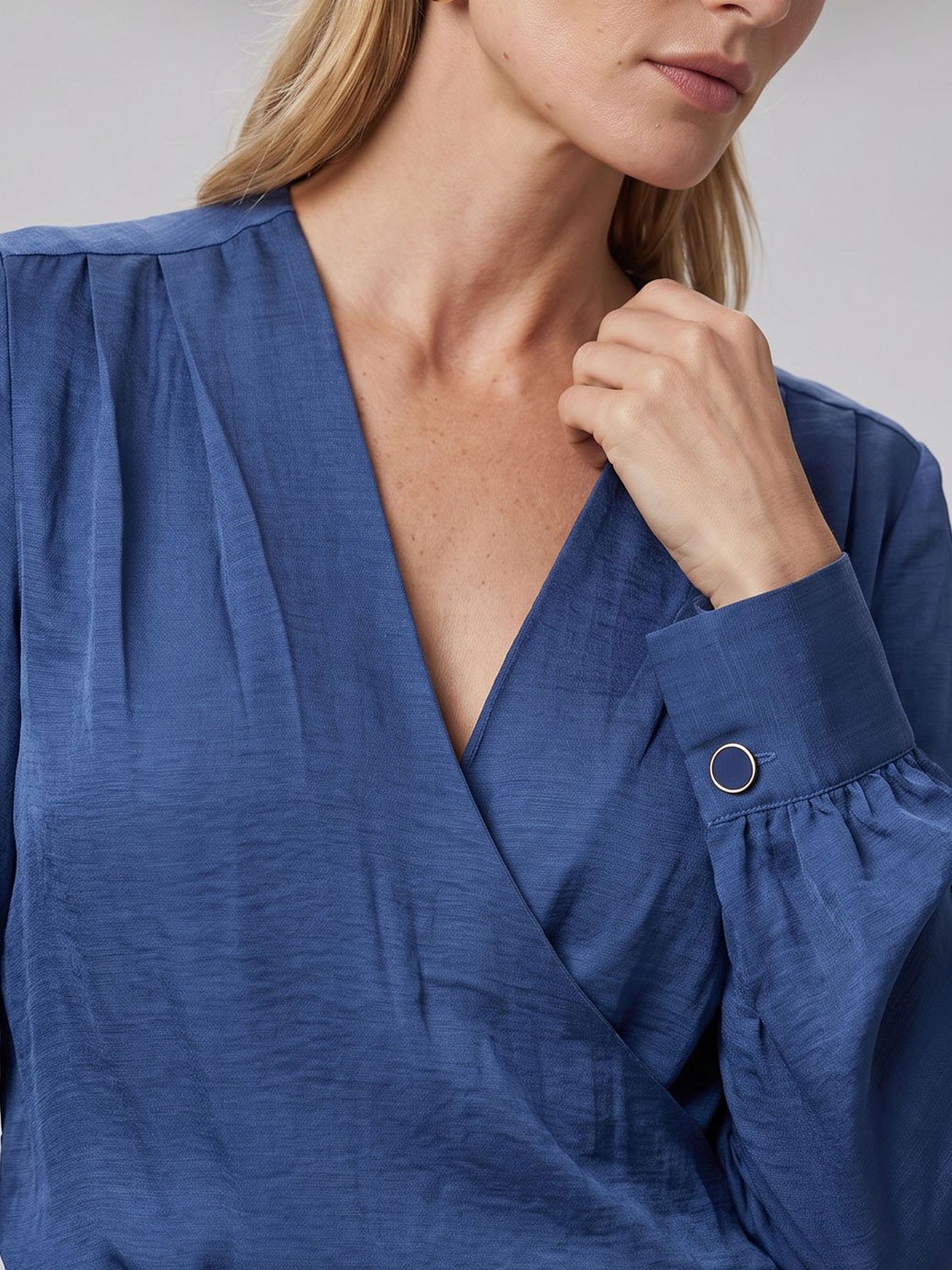10501774 blusa com transpasse e amarracao esmerine 4