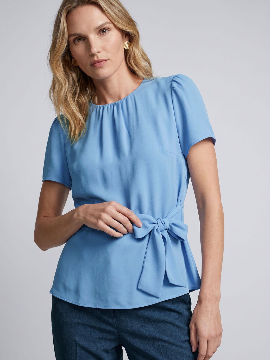 10501777 blusa com amarracao azul claro graca 3