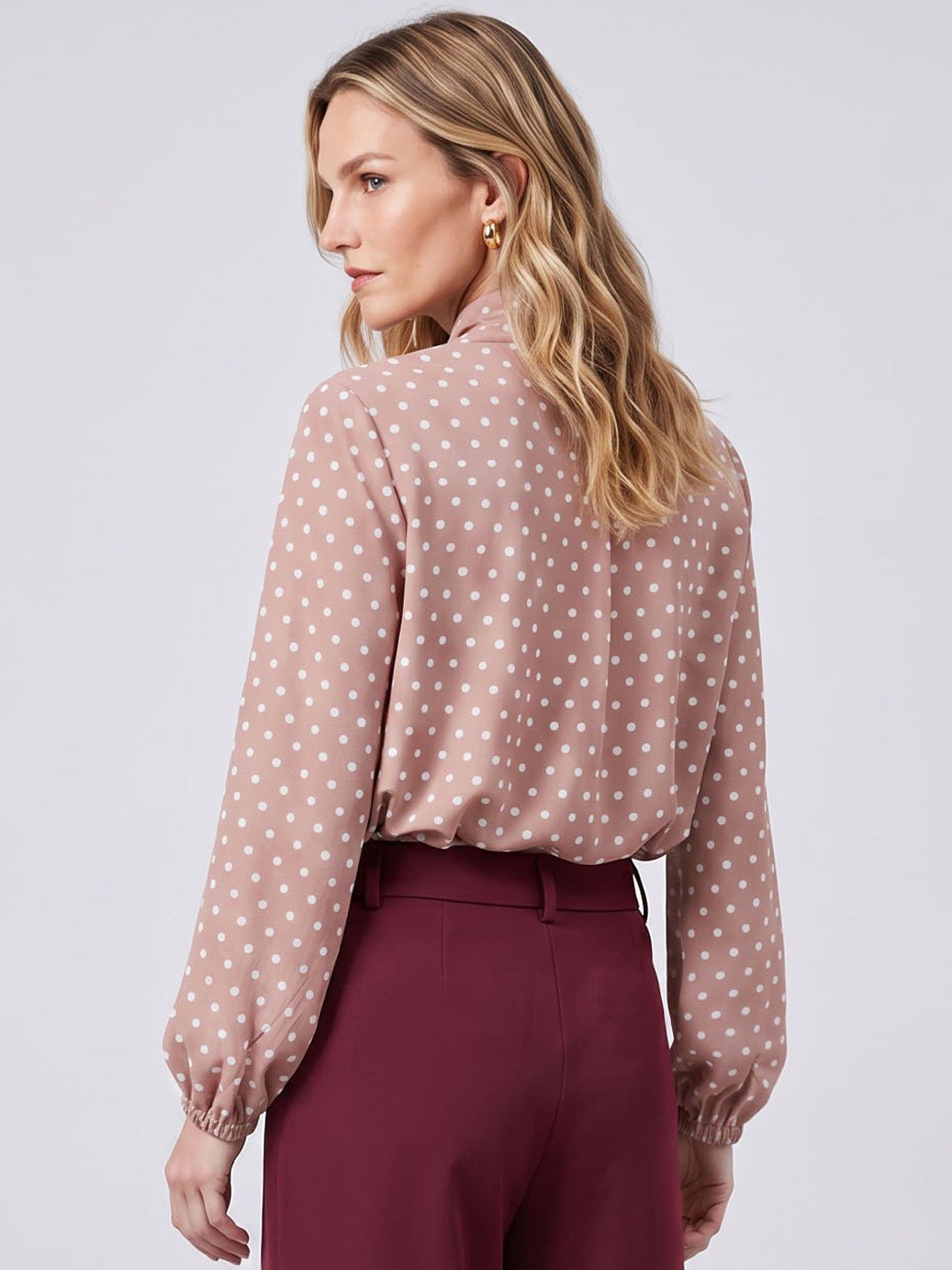 10501778 blusa poa com babados gaele 19200610 calca alfaiataria wide leg vinho naissa