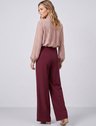 10501778 blusa poa com babados gaele 19200610 calca alfaiataria wide leg vinho naissa1