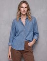 10202365 camisa jeans manga longa azul clara velara 19200544 calca sarja reta marrom escuro violetta 2
