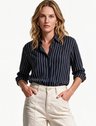 10202285 camisa over intermediaria listrada queila 19200651 calca wide leg em sarja atena 1