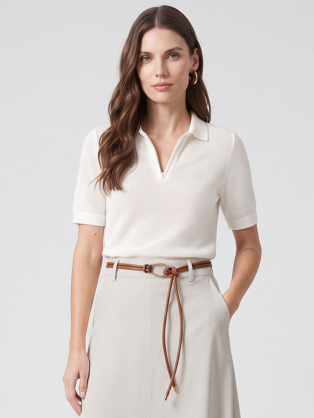 10501717 blusa polo malha off white talira 11000406 saia alfaiataria maxi sarja areia gislayne 2 1