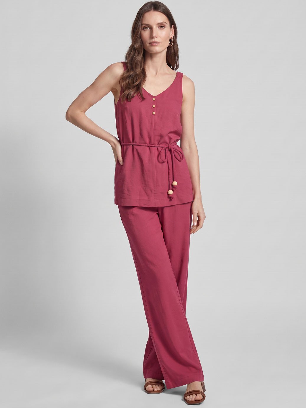 10501819 regata feminina terracota alina 19200644 calca wide leg alfaiataria terracota catarine 2 1