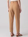 10800372 regata malha canelada off white estefani 19200675 calca cenoura camel anabella 1 1