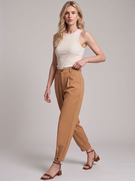 Calça Cenoura em Crepe Camel Anabella