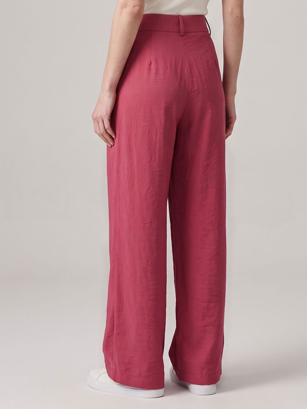 19200644 calca wide leg alfaiataria terracota catarine 10800372 regata malha canelada off white estefani 1 1