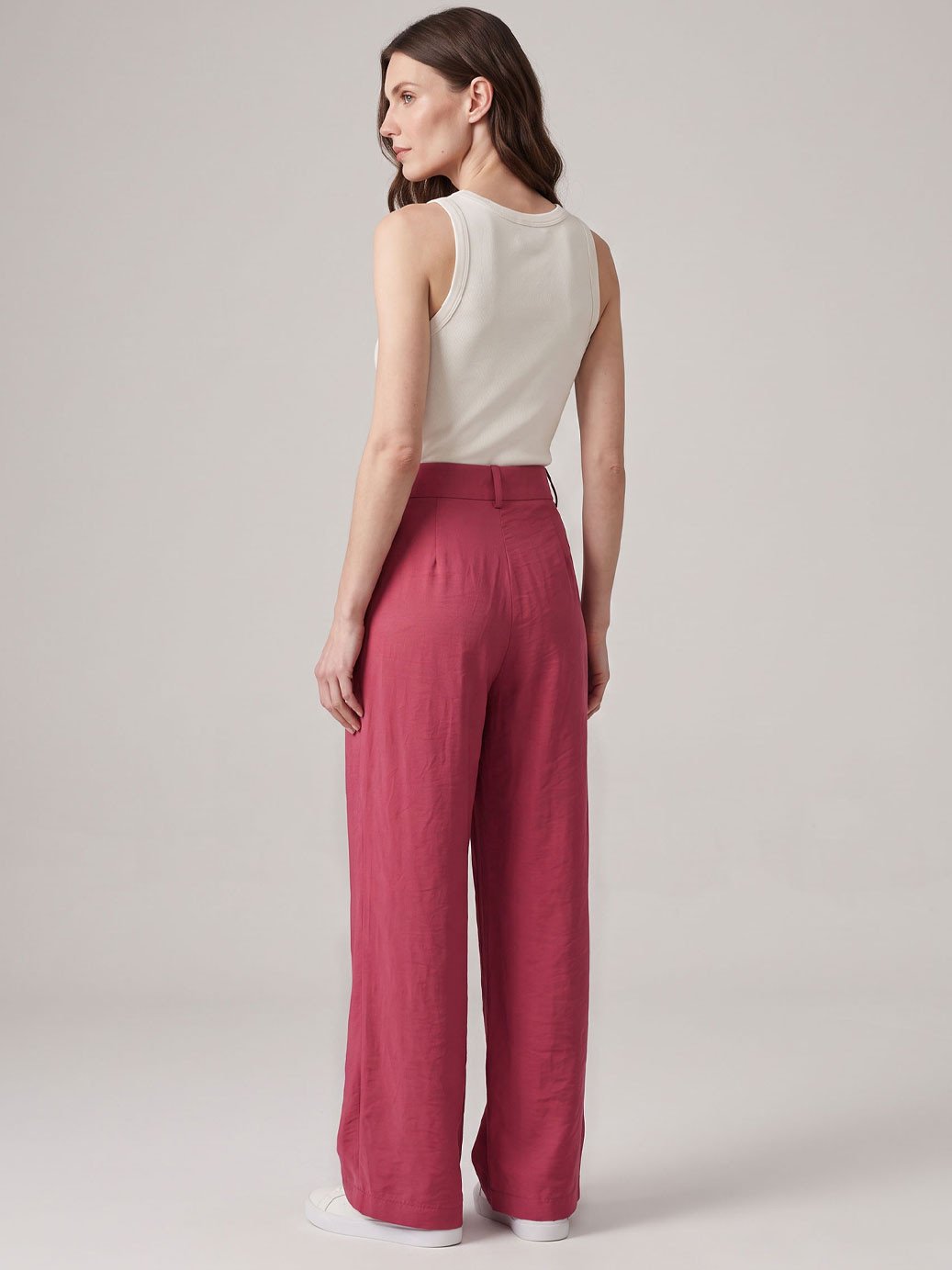 19200644 calca wide leg alfaiataria terracota catarine 10800372 regata malha canelada off white estefani 1 2