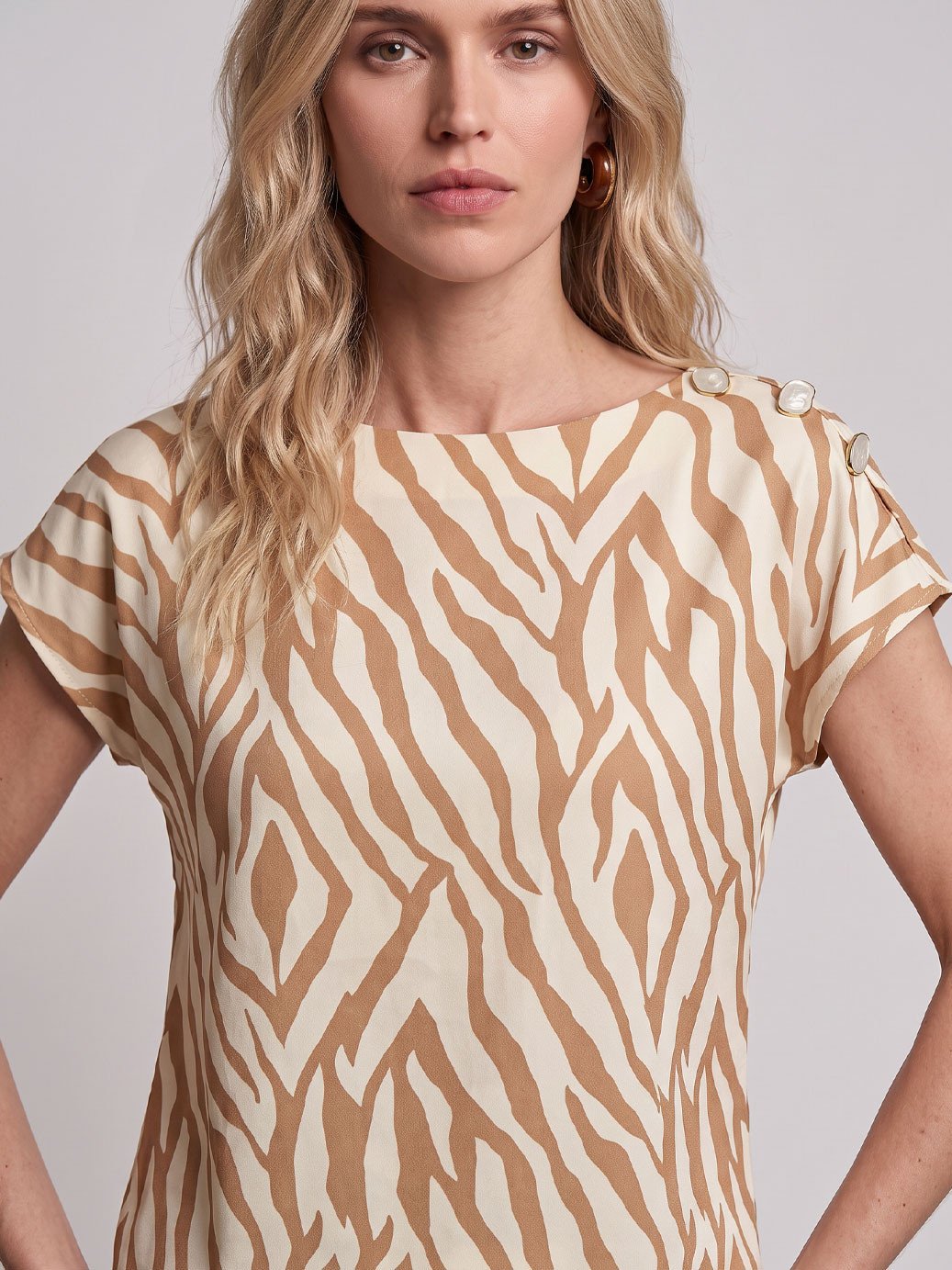 10501824 blusa viscose estampa savana iryna 2