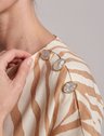 10501824 blusa viscose estampa savana iryna 4 1