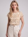 19200645 calca pantalona linho natural iselle 10501824 blusa viscose estampa savana iryna 1