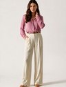 10202311 camisa manga longa regular em crepe rosa antigo ines 19200639 calca de alfaiataria pantalona off white milana 1
