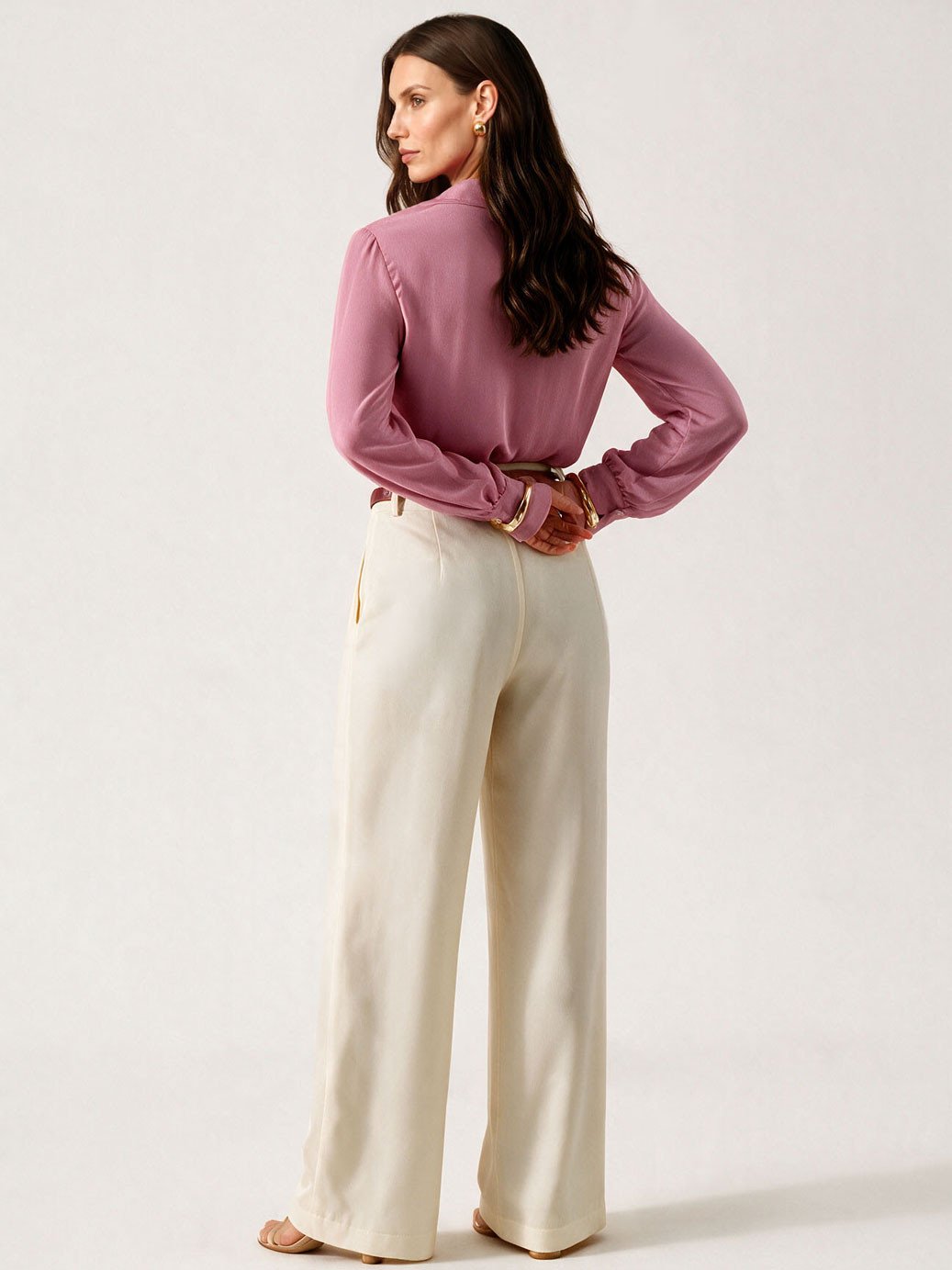 10202311 camisa manga longa regular em crepe rosa antigo ines 19200639 calca de alfaiataria pantalona off white milana 2