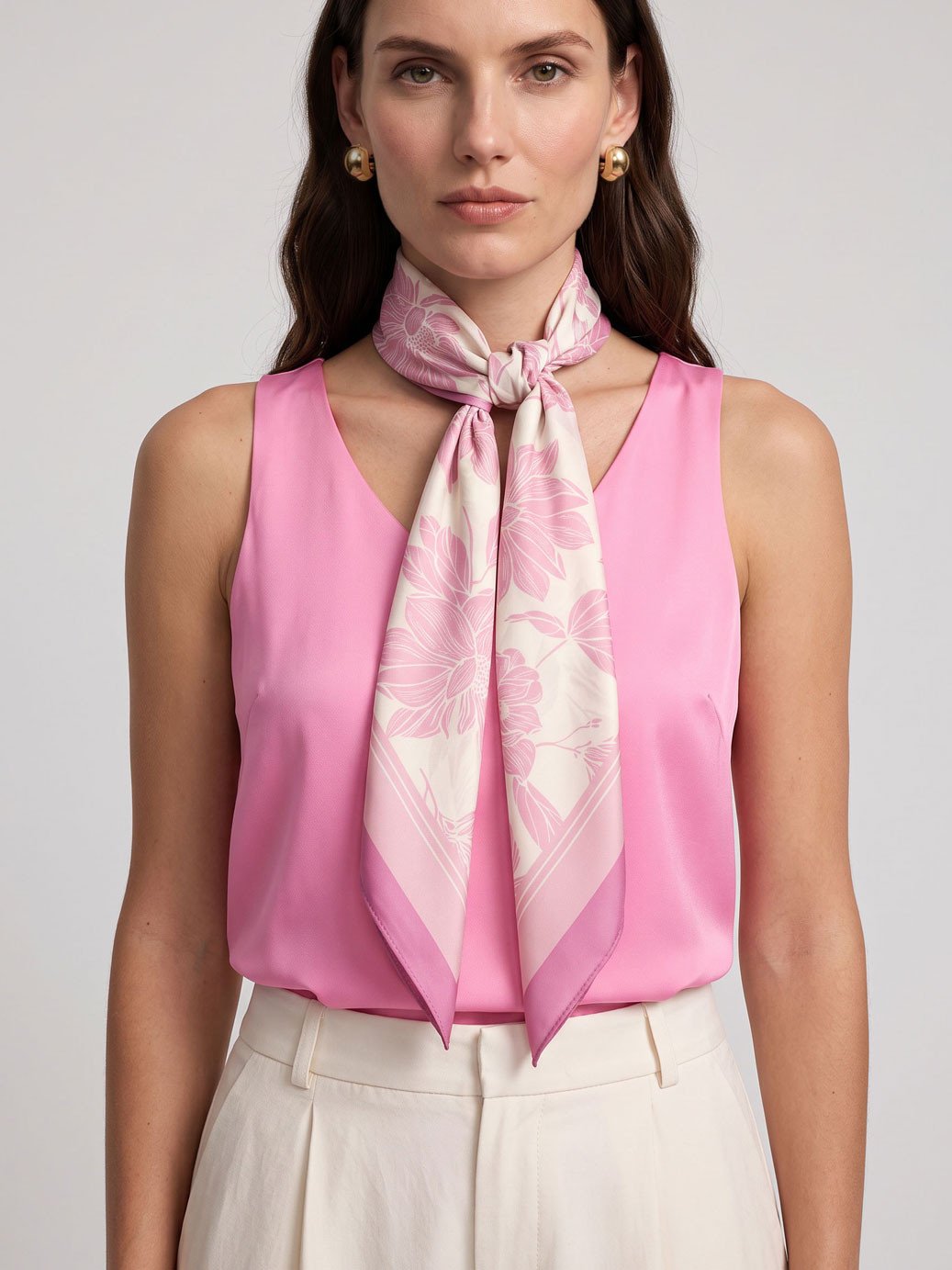 10800301 regata em cetim pink com decote v zuleide 10161092 lenco barrado off white com estampa floral rosa livia