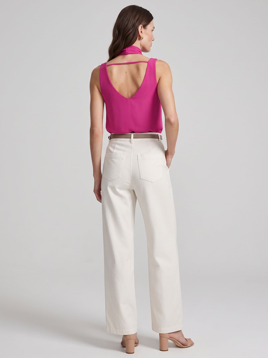 10800892 regata feminina em crepe framboesa lucia 19200639 calca de alfaiataria pantalona off white milana 1