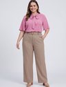 19200578 calca alfaiataria plus size mocha mousse lorde 10501713 blusa decote v em chiffon plus size rosa bete 1