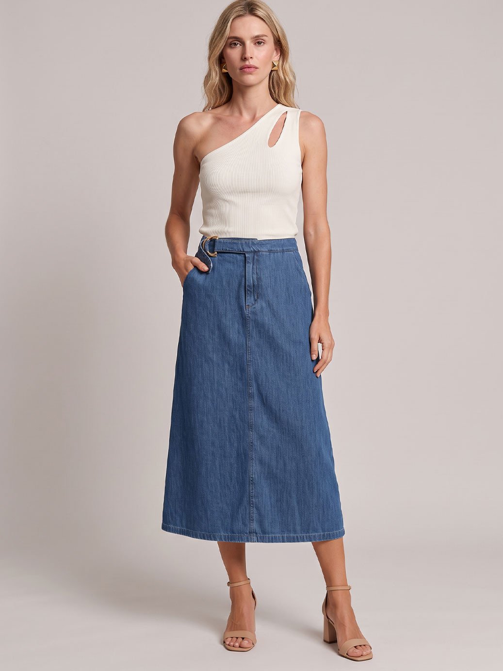 11000418 saia jeans evase longuete azul medio vanice 10800896 blusa ombro so em malha canelada off white domitila 3